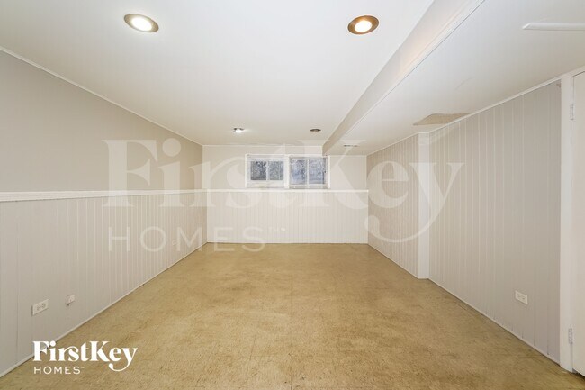 Building Photo - 3317 Fountainbleau Dr