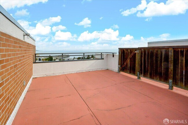 Building Photo - 101 Lombard St