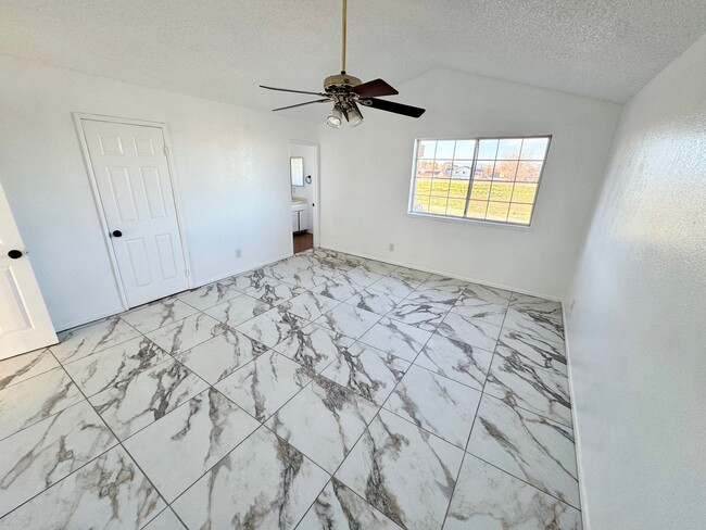 Building Photo - Beautiful cul-de-sac Home