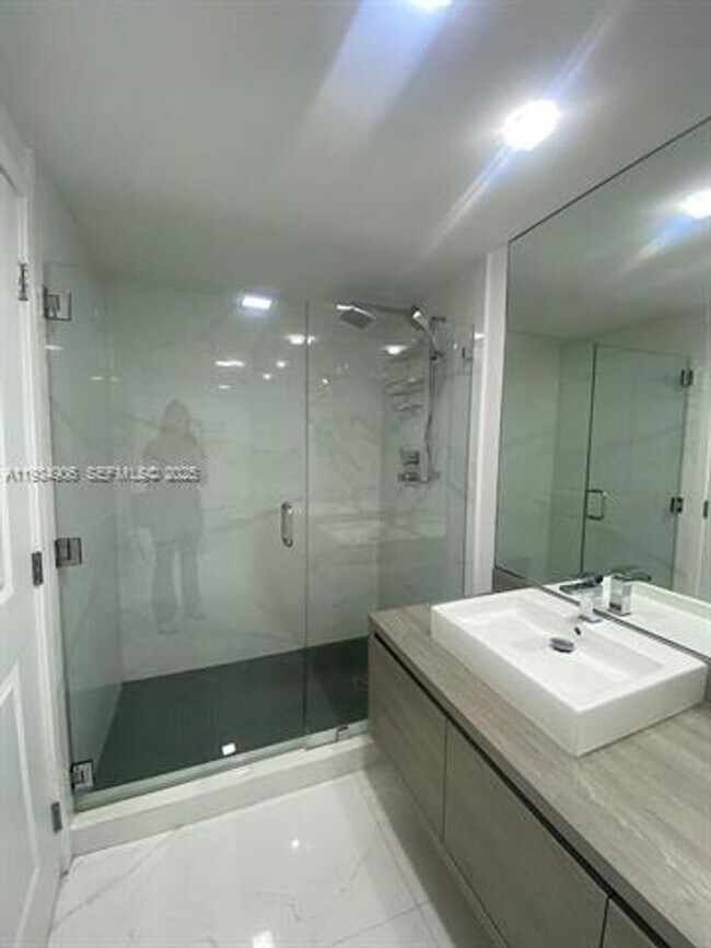 Building Photo - 400 Sunny Isles Blvd