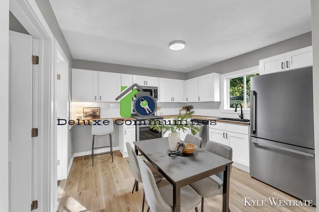 Building Photo - BEAUTIFUL 3 BEDROOM- Completely remodeled in Greenville!