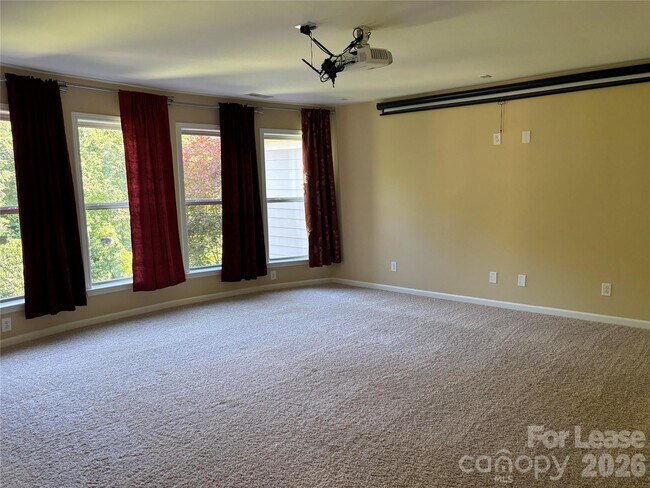 Building Photo - 8811 Tamarron Dr