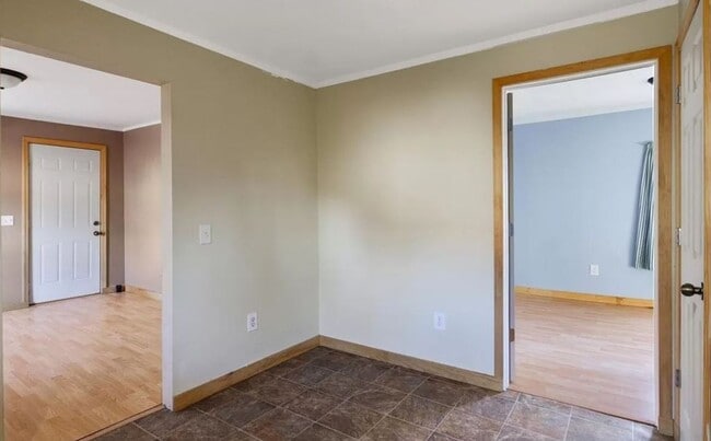 Building Photo - 710 E Park St