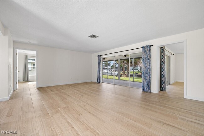 Building Photo - 5320 Coronado Pkwy