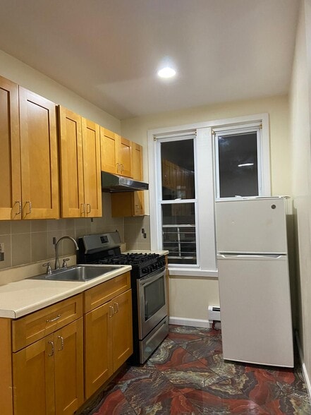 kitchen - 3132 82nd St