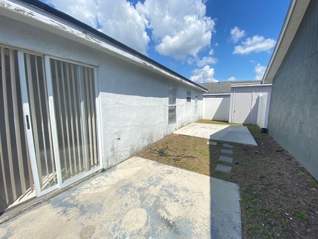 Building Photo - 312 San Gabriel St