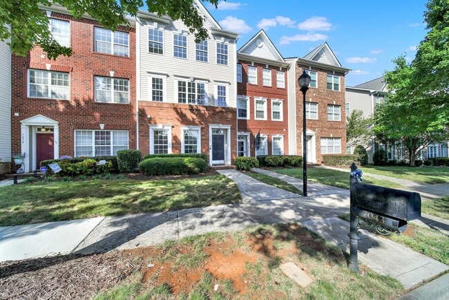 Building Photo - Lovely 3 Bed 2.5 Bath Townhome in Mint Hill!