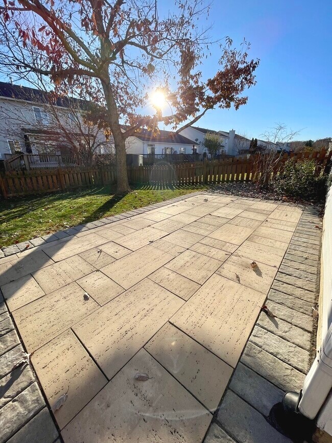 Building Photo - 16623 Natoma Dr