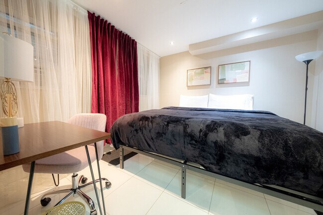 Building Photo - 5 W 101st St