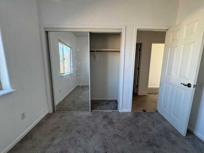 Building Photo - 3br 2ba Home with Garage and Yard near Rot...