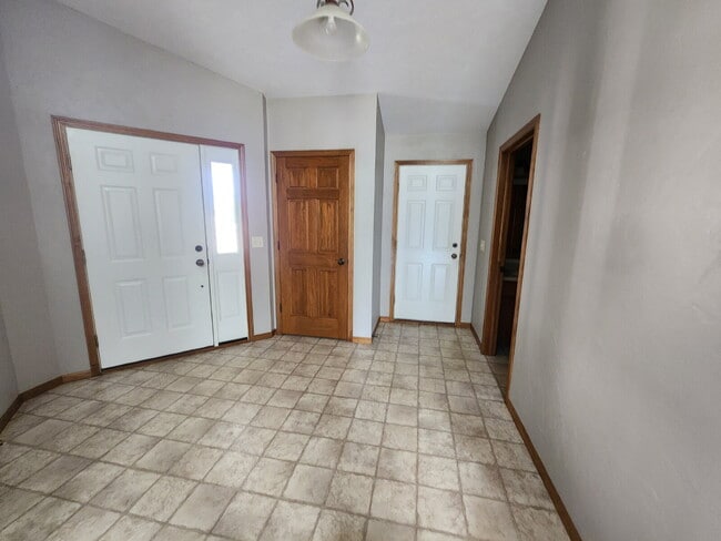 Building Photo - Large Side by Side Townhouse Greenville