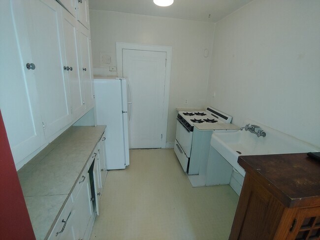 Building Photo - 576 Grand Ave