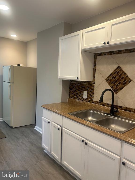 Building Photo - 1705 N Mount St