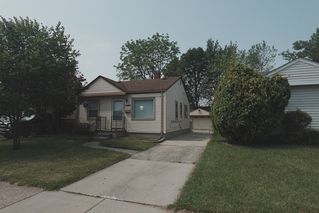 Primary Photo - 13407 Sherman Ave