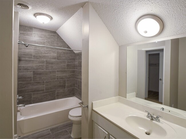 Building Photo - Newly renovated 4 bed, 2 bath home near Germantown with easy access to 385.