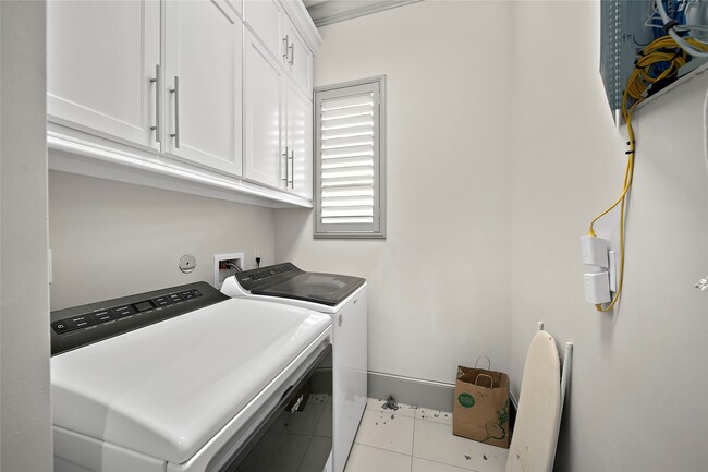 Building Photo - 2905 Bering Dr