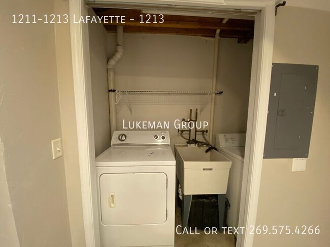 Building Photo - 1213 Lafayette - 3 Bed/1 Bath Unit Near WMU