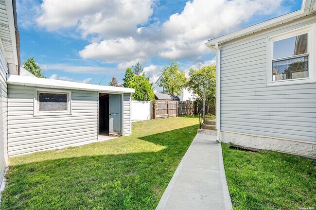 Building Photo - 223 Hickox Ave