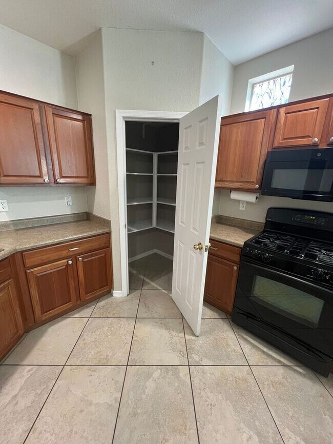 Building Photo - 3 Bedroom - 2 story home in Rancho Sahuarita