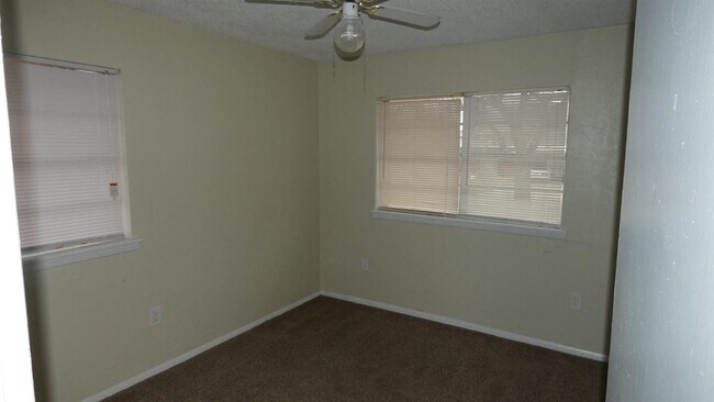 Building Photo - 605 SW 45th St