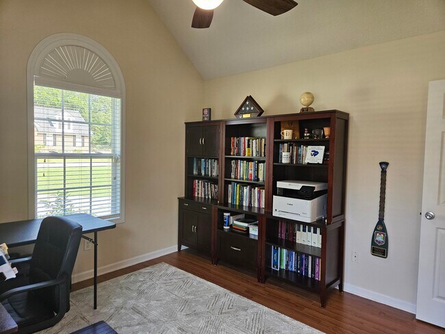 Building Photo - 2947 Sylvan Way