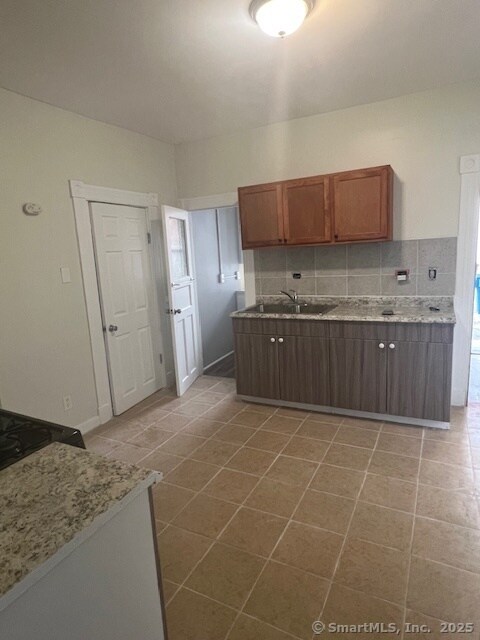 Building Photo - 118 E Farm St