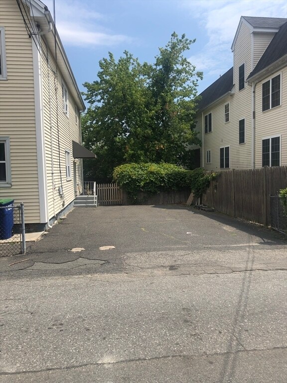 Building Photo - 18 Murdock St