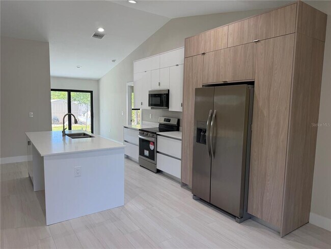 Building Photo - 23367 Mayville Ave