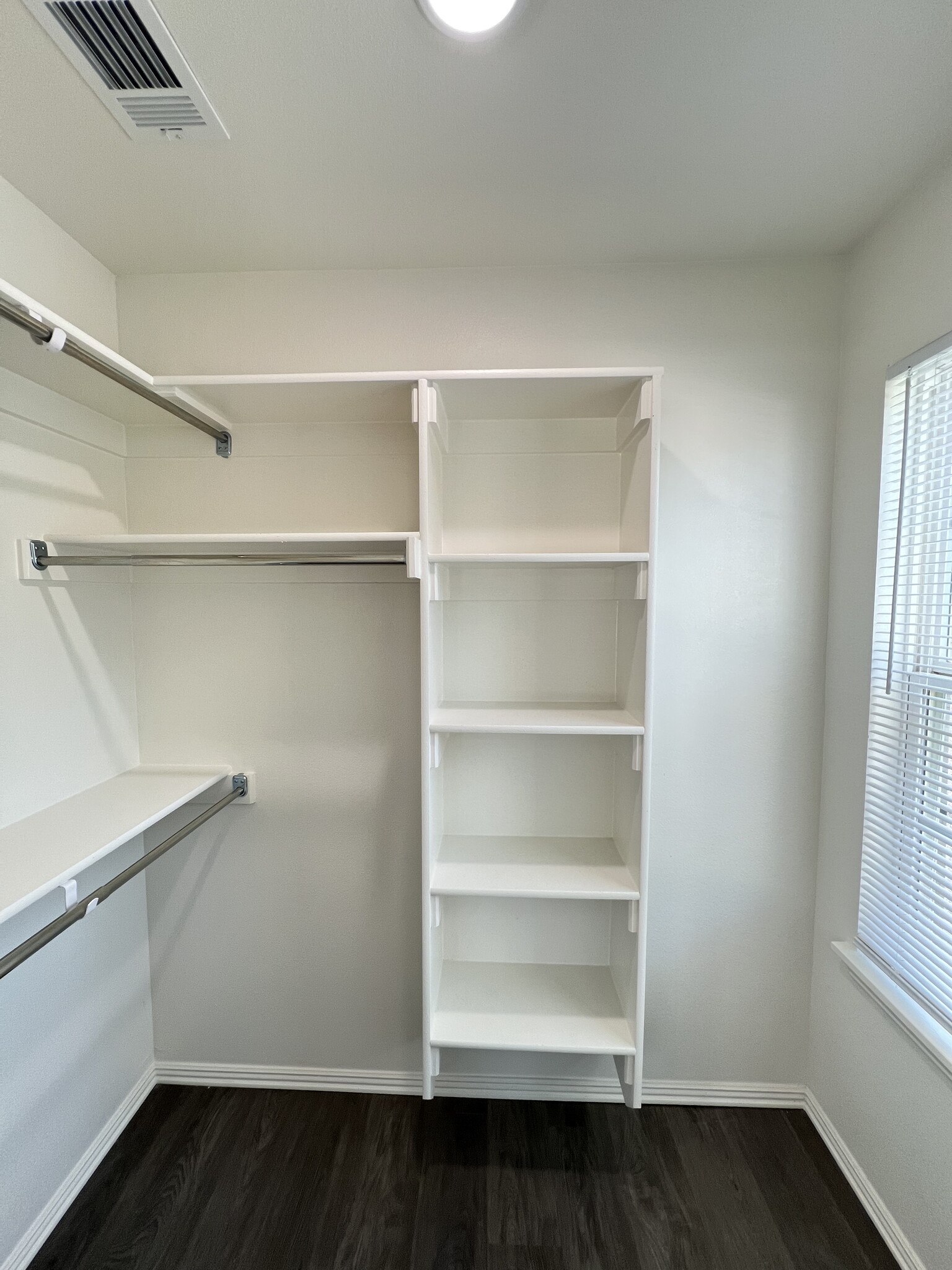 Building Photo - 1018 S Benchmark Ln