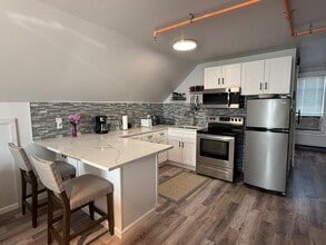Building Photo - 23 Lagrange Ave