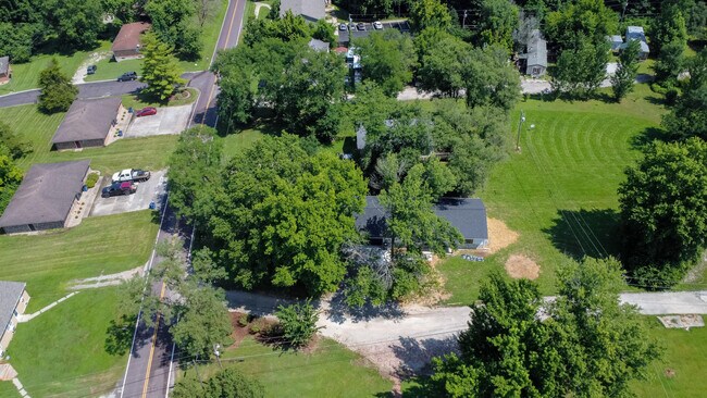 Building Photo - 25 Poplar Hill Dr