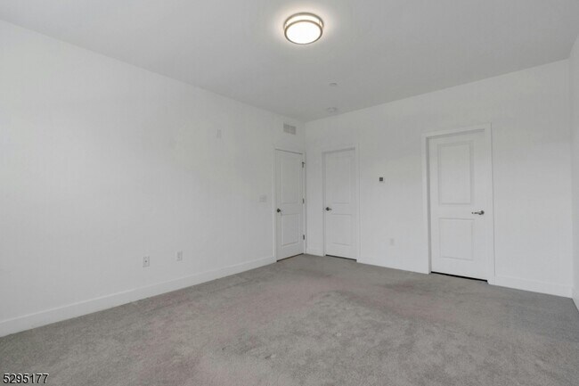 Building Photo - 19 Veterans Wy