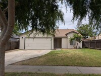 Building Photo - Nice home located in central Fresno locate...