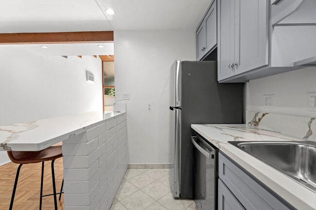 Building Photo - 267 S Church Ln