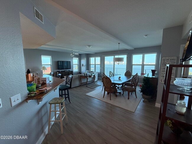 Building Photo - 2801 S Ridgewood Ave