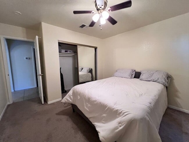 Building Photo - 3 Br 2Ba House with Garage and fenced yard**FURNISHED**