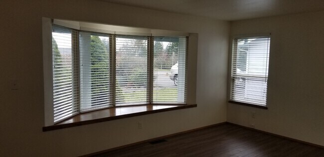 Beautiful bay window - 10615 Hillsboro Dr NW