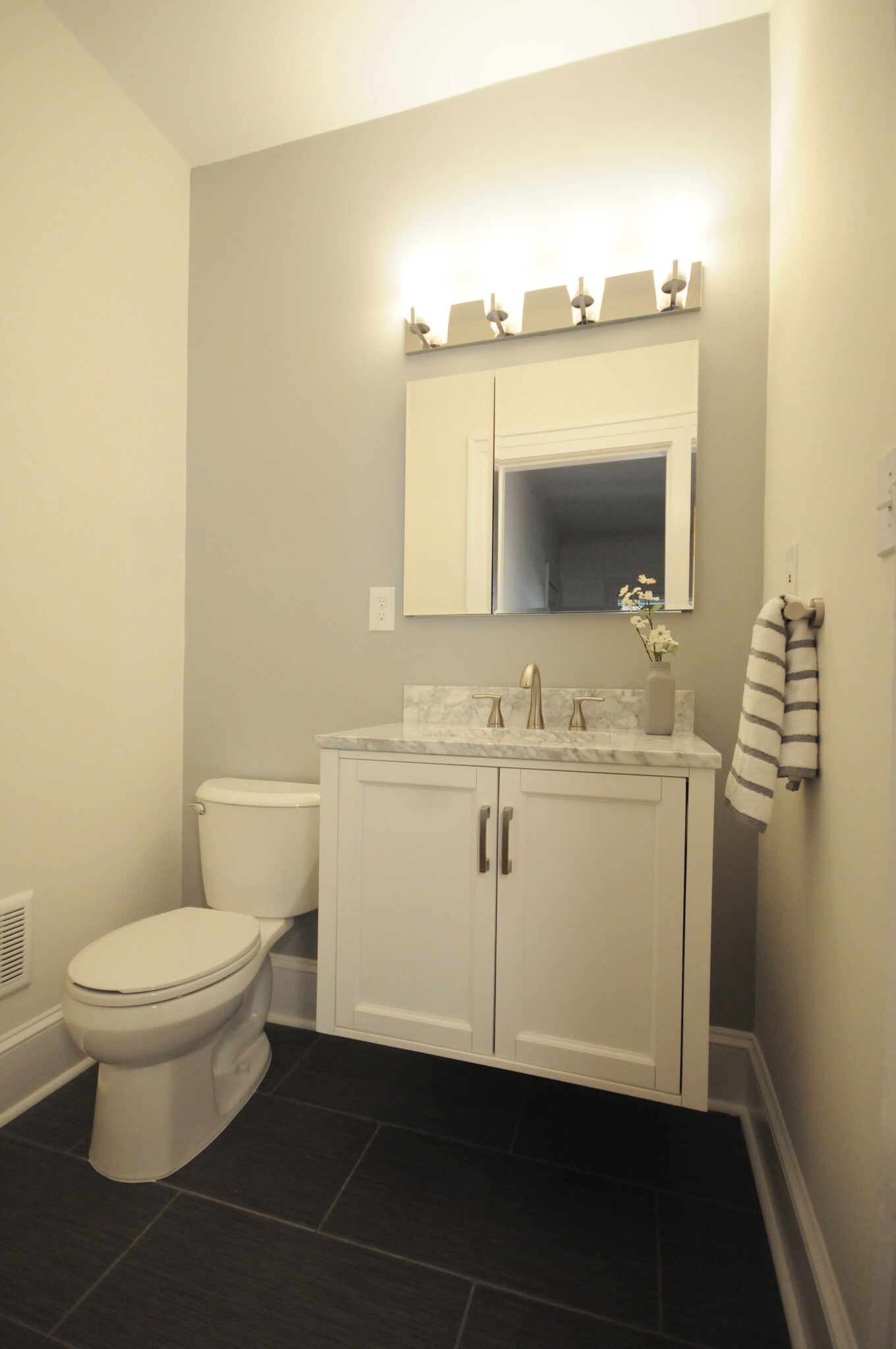 ***AVAILABLE JULY 1*** - 861 Durant Pl NE