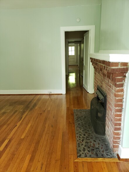 Living Room - 2800 Grace St