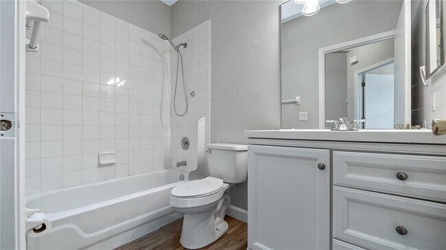 Building Photo - 2127 Donegan Pl