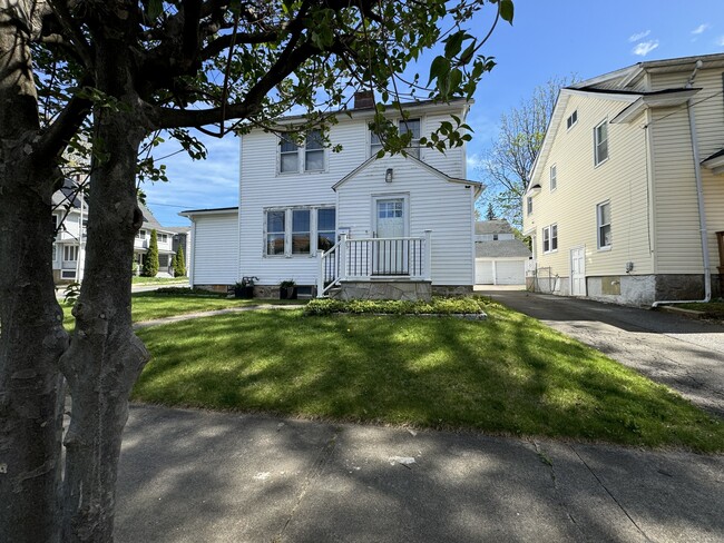 Primary Photo - 15 Overland Ave