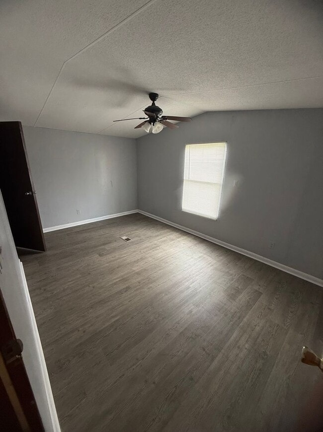 Building Photo - 232 White Rd