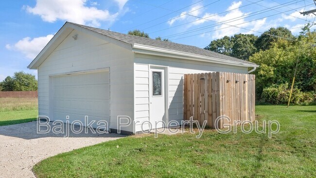 Building Photo - 3582 N Milford Rd