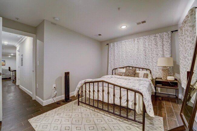 Building Photo - 2765 John F. Kennedy Blvd