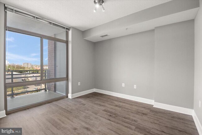 Building Photo - 3600 S Glebe Rd