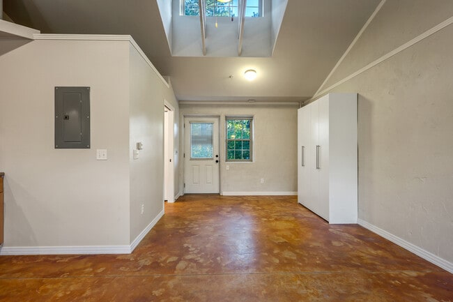 Building Photo - 901 Spruce St