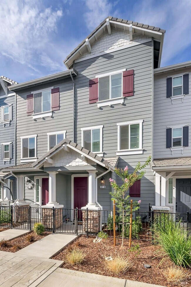 Building Photo - 327 Pear Tree Ln