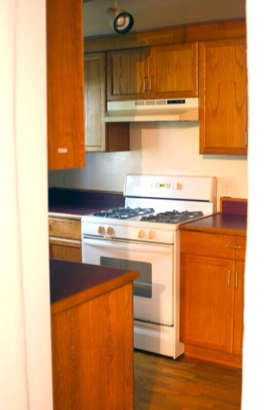 Building Photo - 1833 NE 52nd Ave