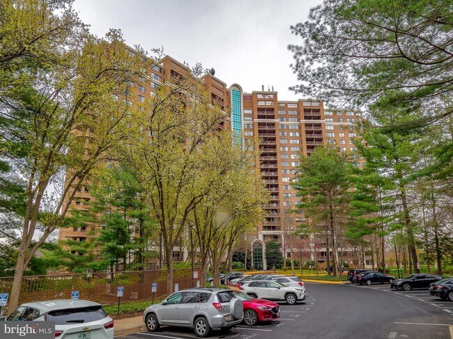 Primary Photo - 10101 Grosvenor Pl