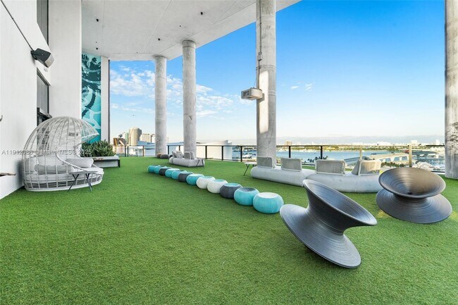 Building Photo - 398 NE 5th St